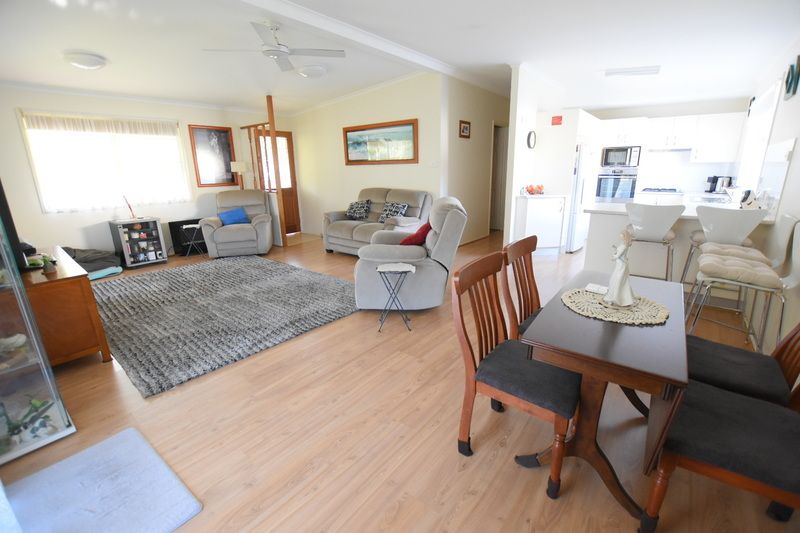 2 bedroom cottage style home with large wrap around verandah!