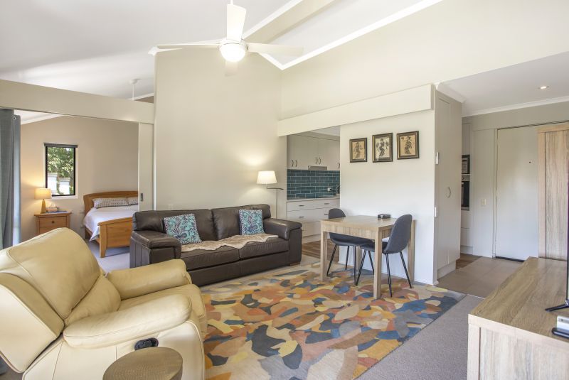 Bright and sunny first floor unit