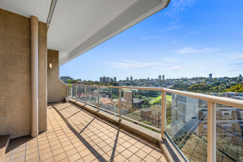 Elevated Apartment with Rushcutters Bay Views