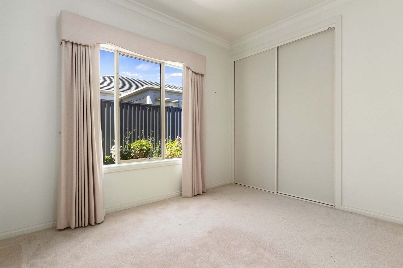 Stylish Home, Tranquil Setting