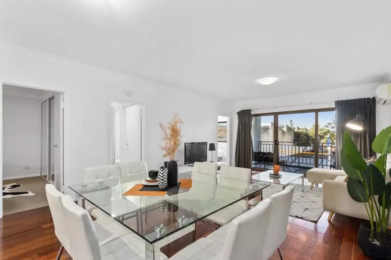 Light & Bright Living, Refurbished... See it to Believe it!!