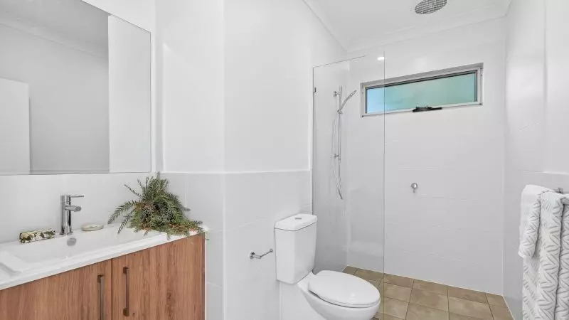 Modern 2 bed home and double carport