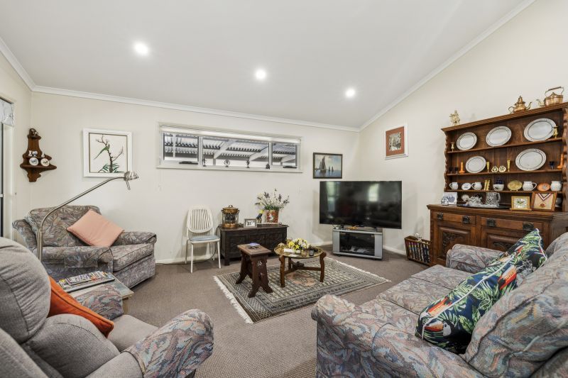 Nature Lover's Haven – Modern Two-Bedroom Home + Study