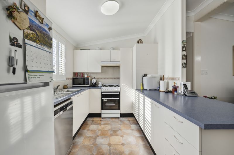 Tranquil Two Bedroom Retreat with Bushland Views