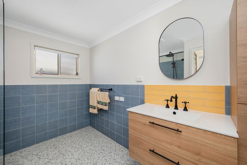 Vibrant Home with Alfresco Views!