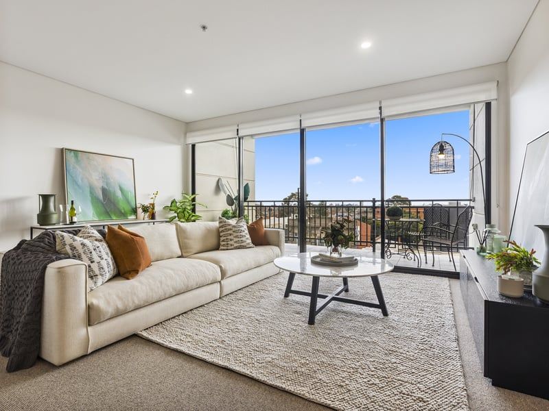 Elegant Apartment with City Views at Menzies Malvern