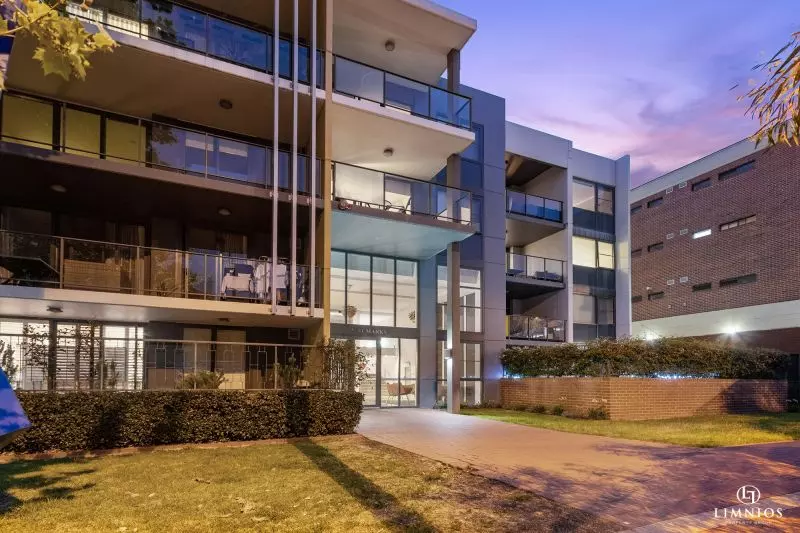 Resort Lifestyle On The City Fringe!