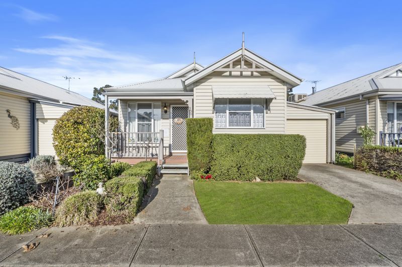 Close to Parkland and Ready to Move In