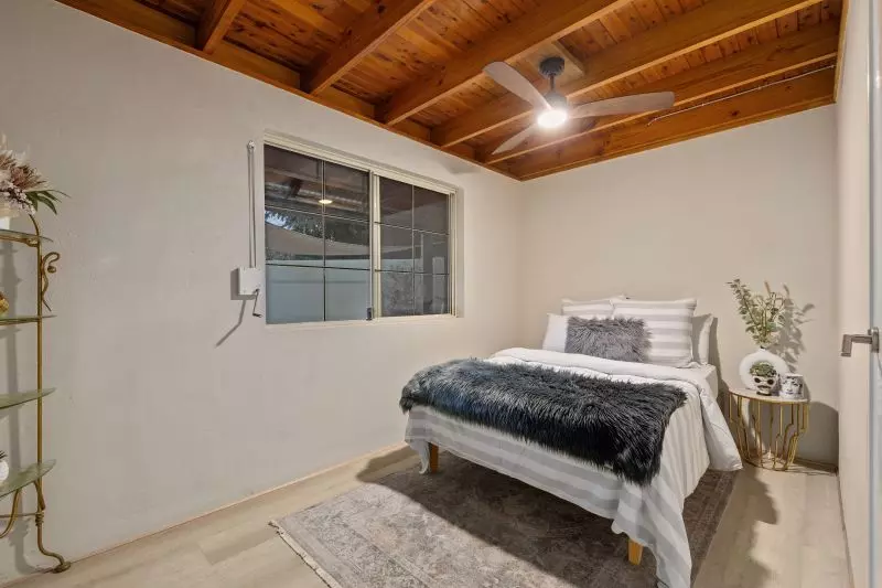 Captivating Cabin-Style  Cottage