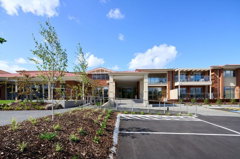 First-floor 2-bedroom corner apartment