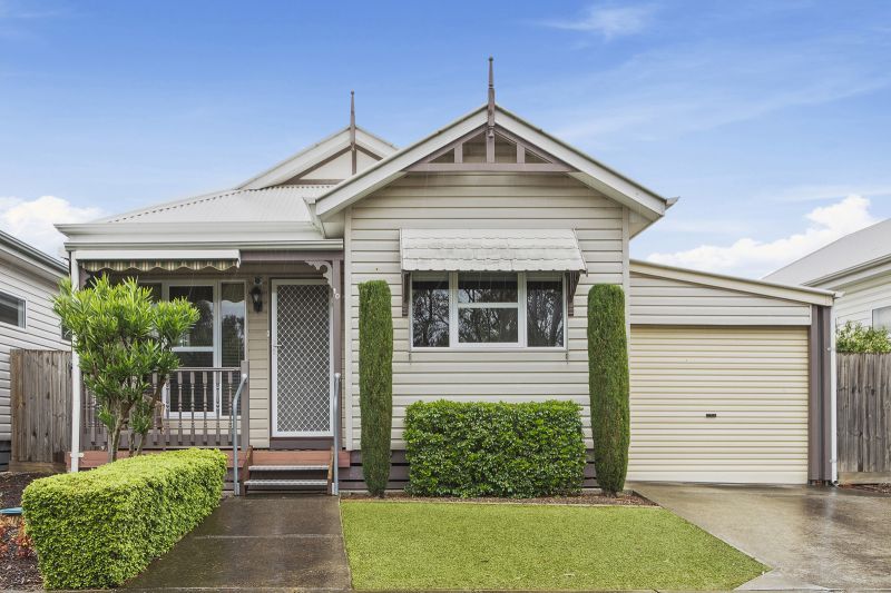 Beautifully presented 2 bedroom home!