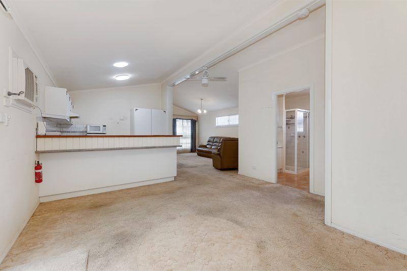 Pet friendly home in welcoming over 55s community