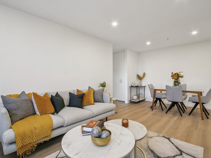 Brighton Bayside Apartment - Fully Refurbished