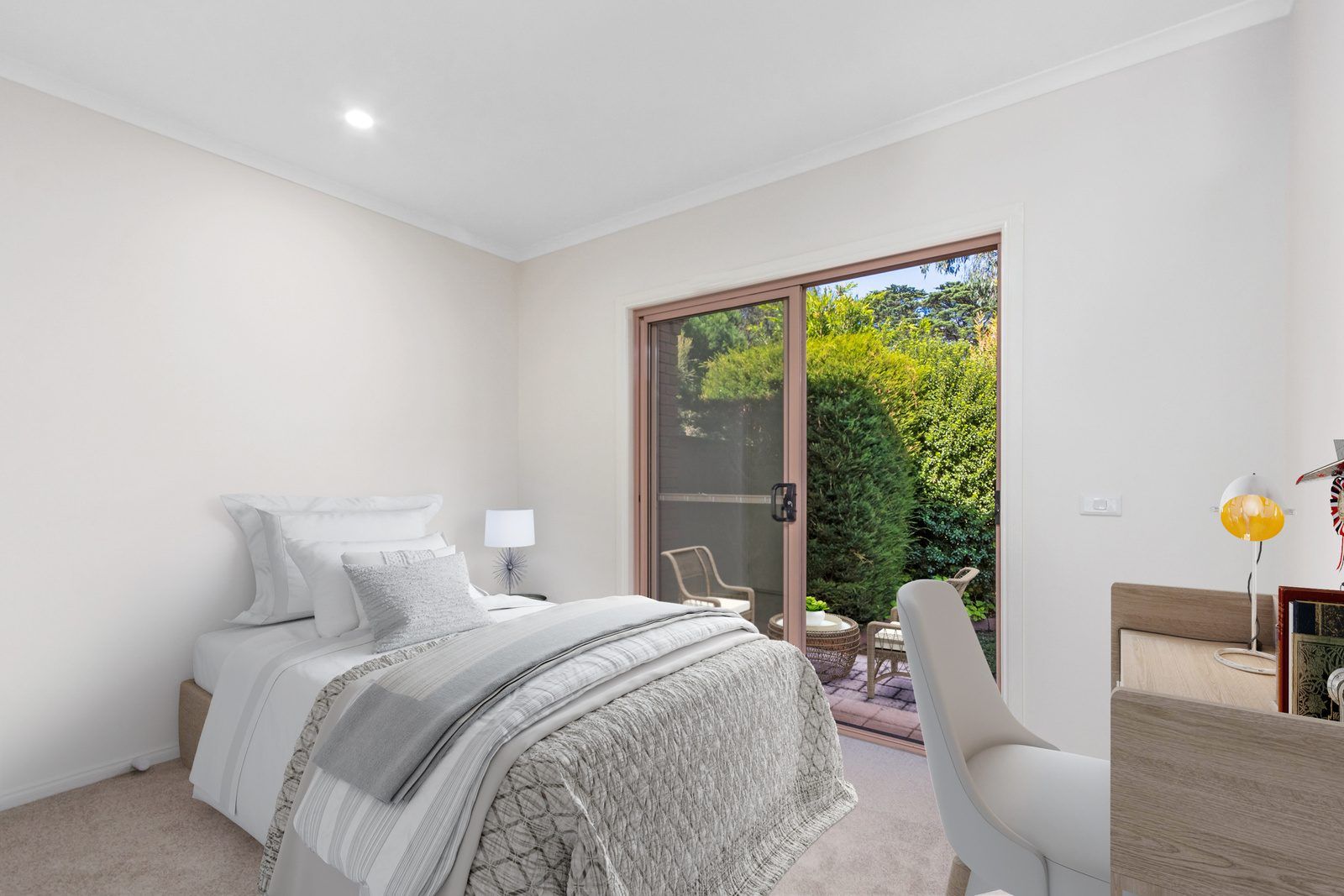 Lovely 2-bedroom villa with beautiful, landscaped gardens