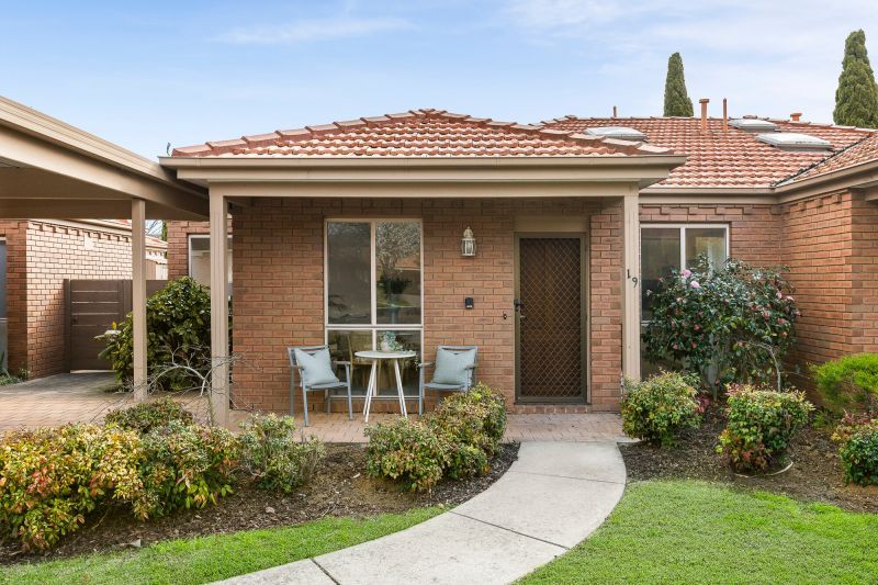 Lovely 2-bedroom villa with alfresco area and landscaped gardens