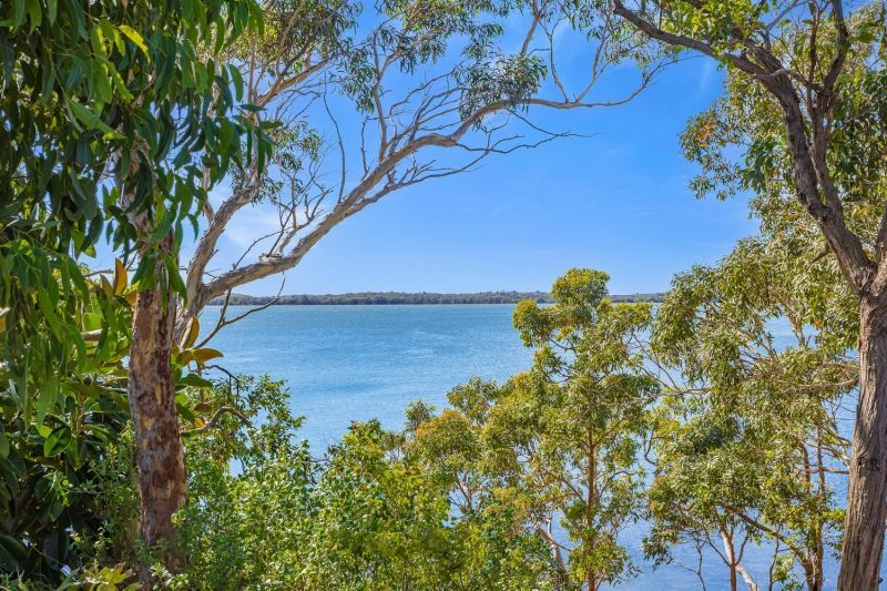 Perfect Waterfront Location – Enjoy Scenic Lake Views