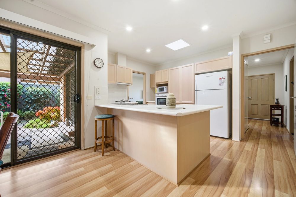 Relaxed Over-55s Living Beside the Botanic Gardens