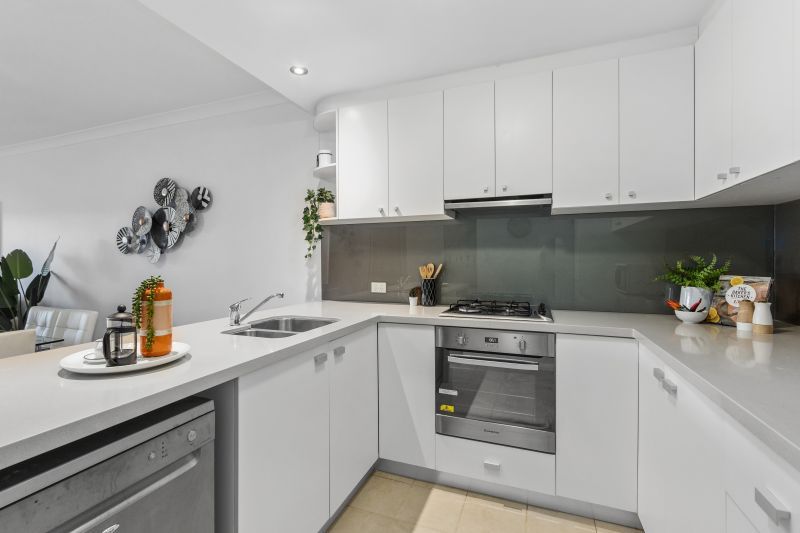 Light & Bright Living, Refurbished... See it to Believe it!!