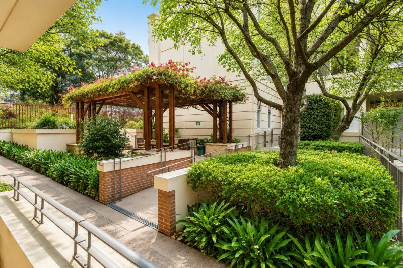 Spacious three-bedroom apartment with garden views