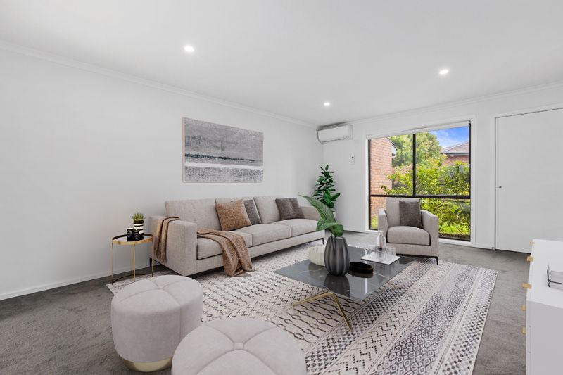 Peaceful Retreat with Garden, Deck and Spacious Garage