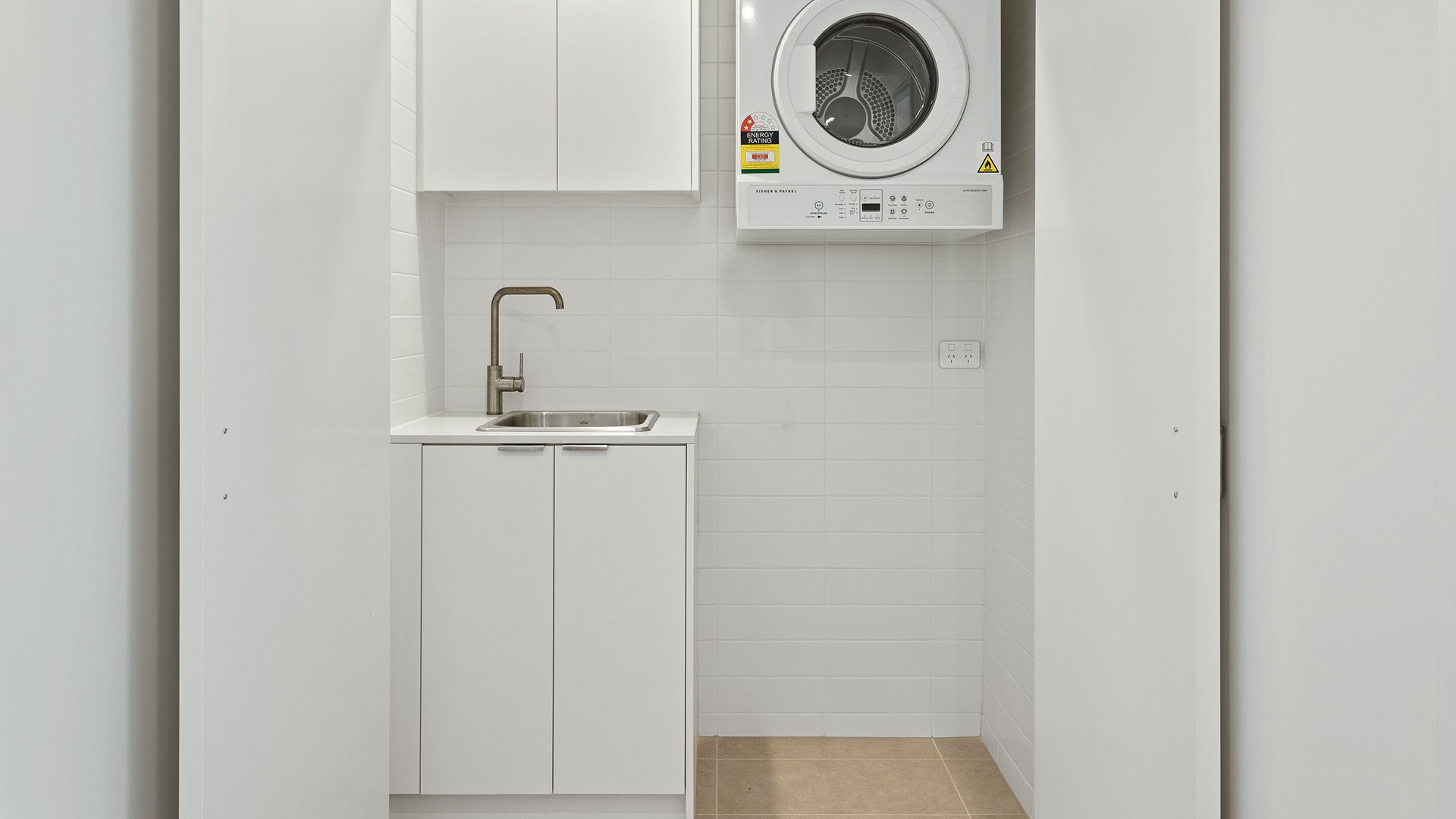 Spacious courtyard apartment surrounded by established gardens