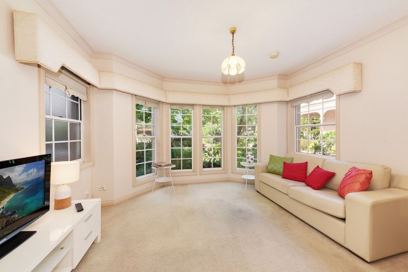 Totally Unique 1 bedroom Garden apartment