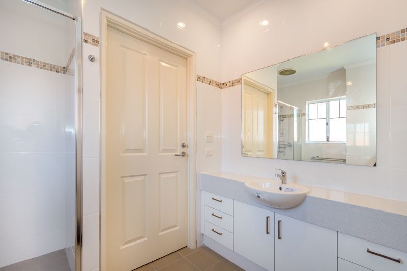 ARCADIA WATERS SWANBOURNE - Overlooks our Beautiful Gardens