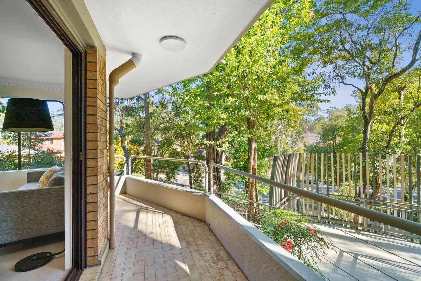 Newly Refurbished Spacious 2 Bedroom Unit