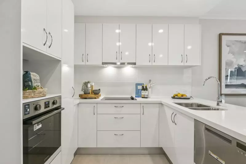 Gum tree and playing fields view - bright & spacious one-bedroom apartment