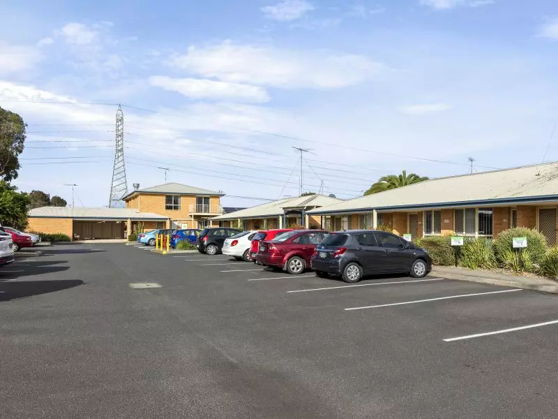 Single Self-Catered Unit – Rent in Seniors Community