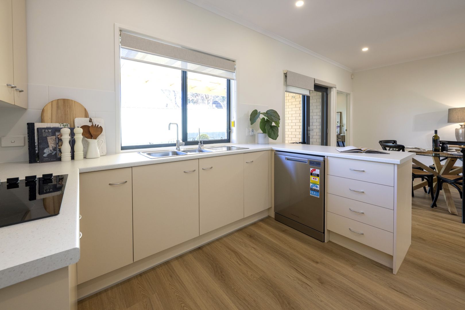 Eldercare Elmwood Grove: stunning three-bedroom villa with garage