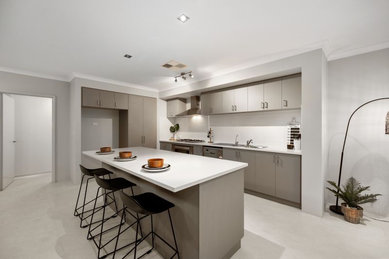 Spacious Riverside Family Retreat!