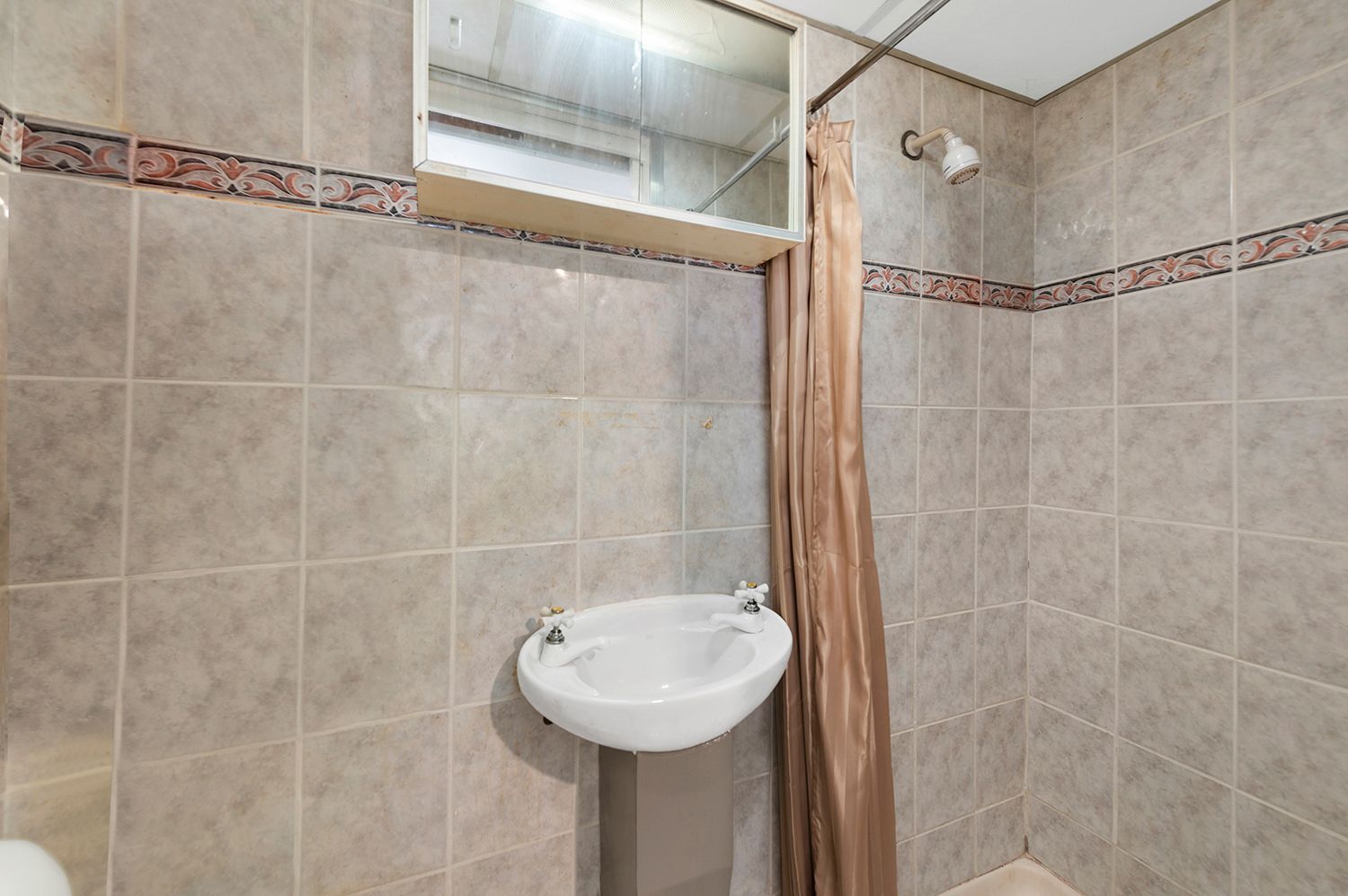 DEPOSIT TAKEN - UNDER CONTRACT  - A fabulous Home Inside - 2 Big Bedrooms - 2 Bathrooms