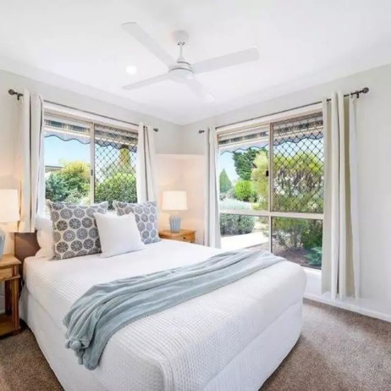 Spacious and stylish unit in prime location