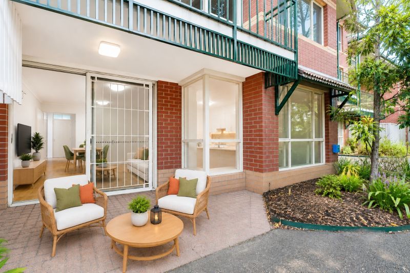 Spacious Ground-Floor Living Surrounded by Gardens