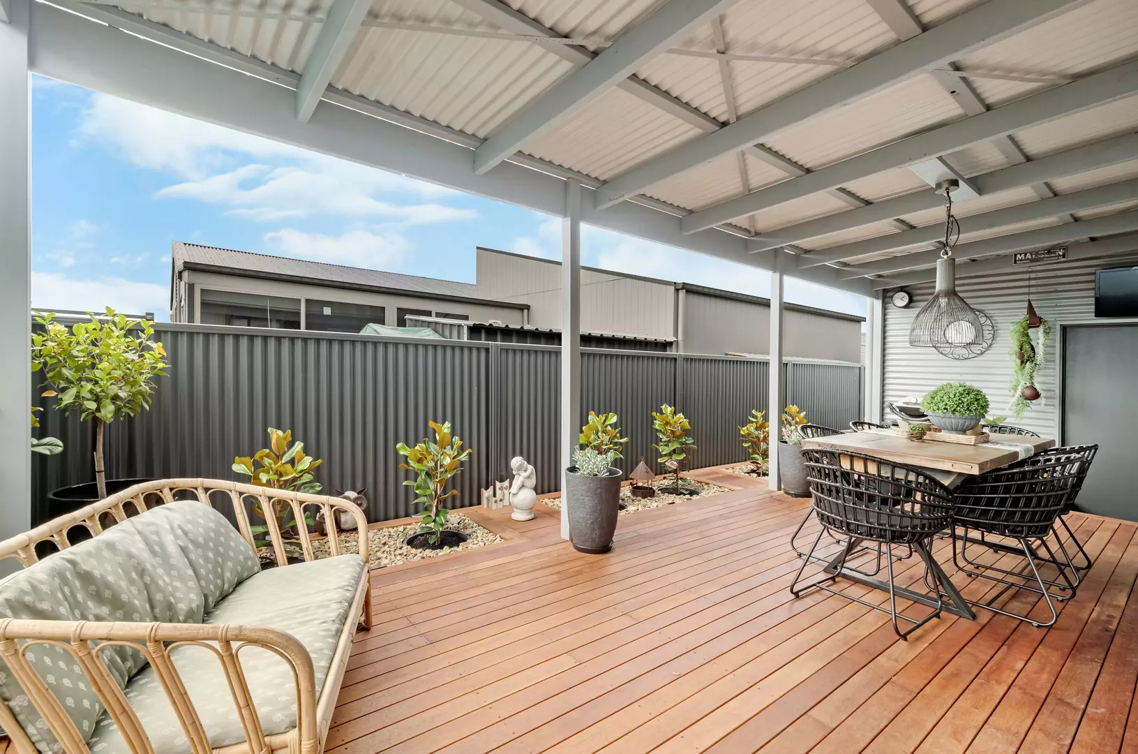 Practical Living, Thoughtful Style