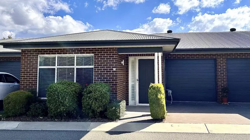 Stylish Villa, Courtyard Charm