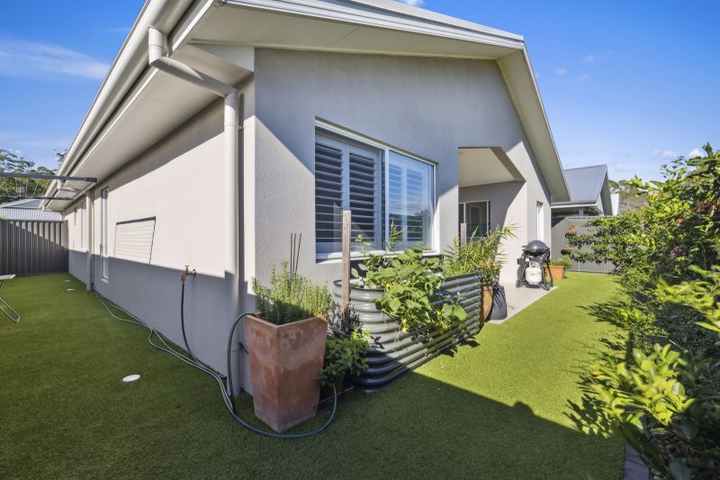 Classic Coastal Haven- 2 Bedroom + Study