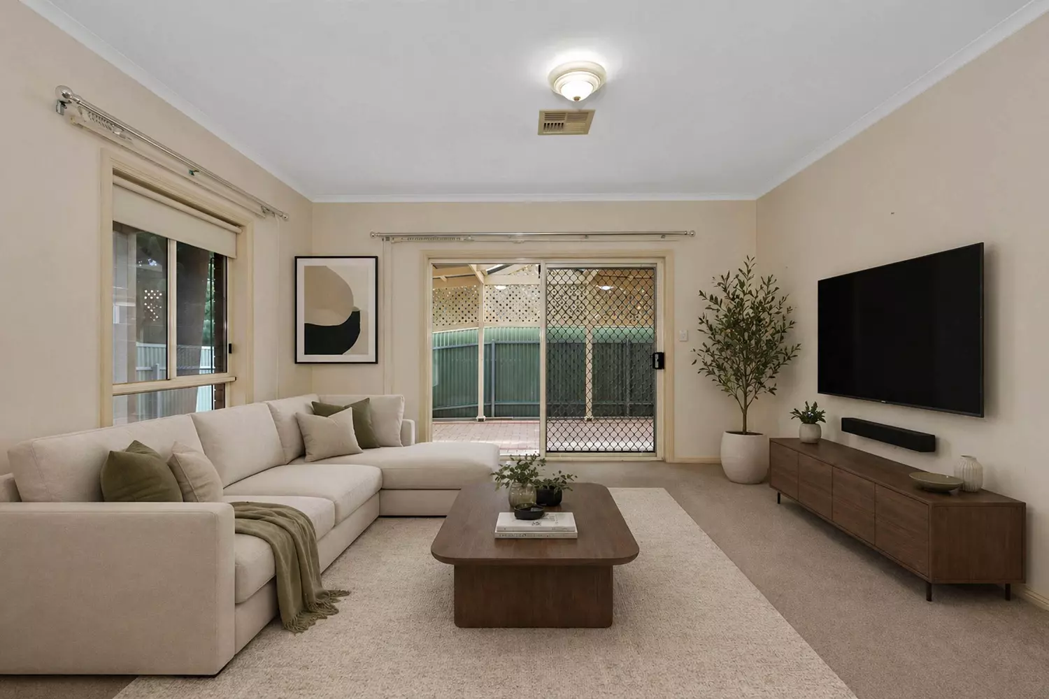 Spacious 3 Bedroom Home - Walk to Main Street