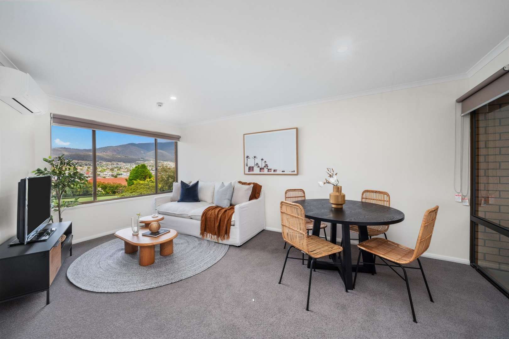 Apartment with Mountain Views