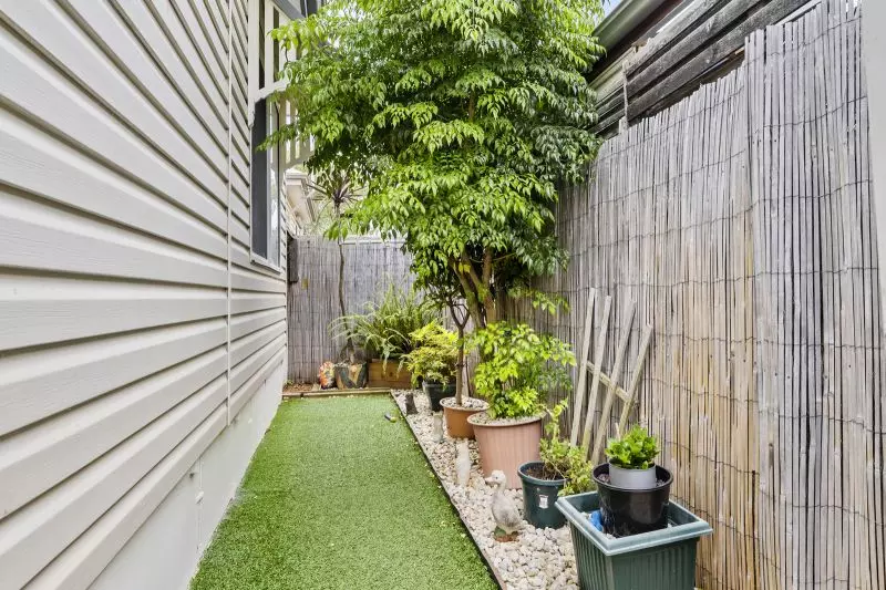 Vibrant & Beautifully Maintained!