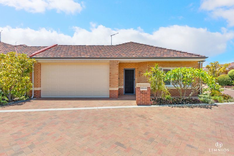 CURRENTLY UNDER RESERVATION. Bushland and the Beach - you have the best of both!