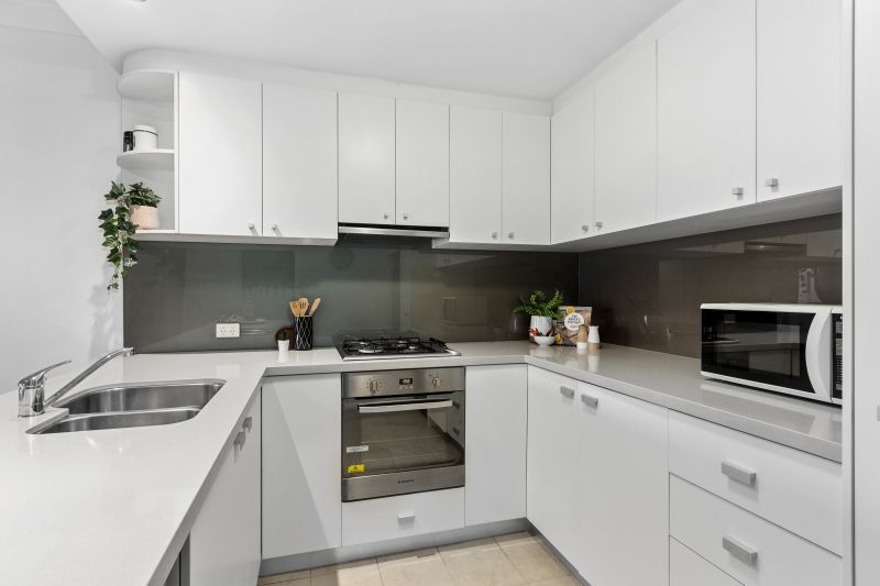 Light & Bright Living, Refurbished... See it to Believe it!!