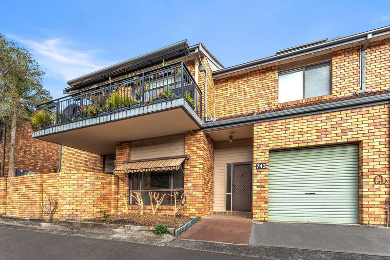 Spacious Garden Retreat Near Village Heart