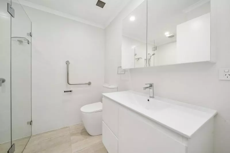 Rare supersized one bedroom apartment!