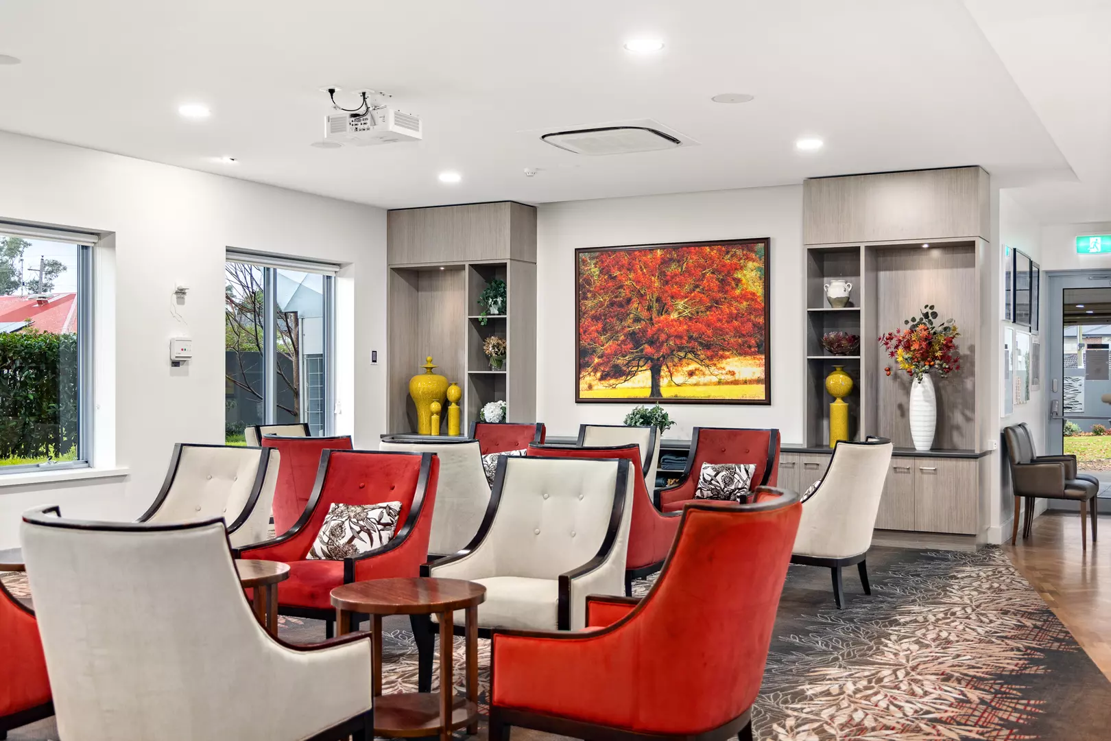 Amazing Village Apartments, in the Heart of the Shopping Hub 