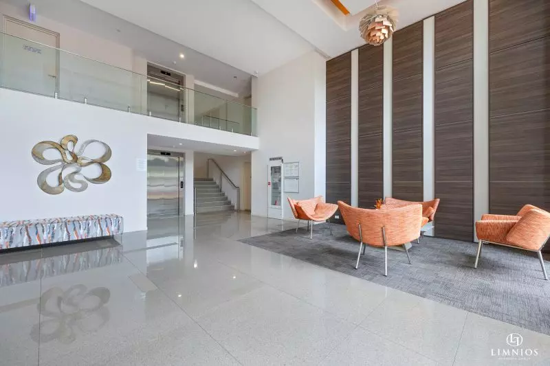 Exquisite Modern Living, Impressive with Great View!