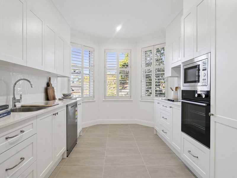 Elegant sun-enriched corner apartment