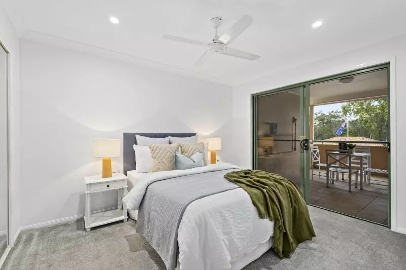 One-bedroom serviced apartment by the bay