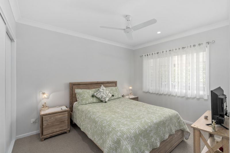 Elegant 2 Bedroom + Study - Near New